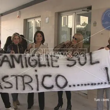 «54 famiglie sul lastrico»: l'urlo dei lavoratori Seatt dell'ospedale di Cosenza