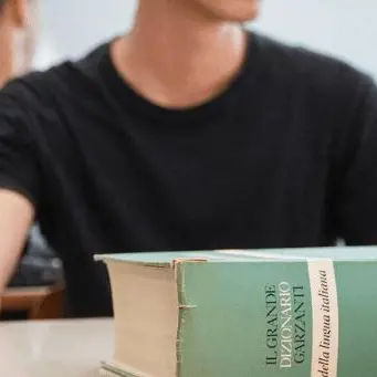 Maturità, si cambia: addio alle tre buste dell’orale e torna il tema di storia