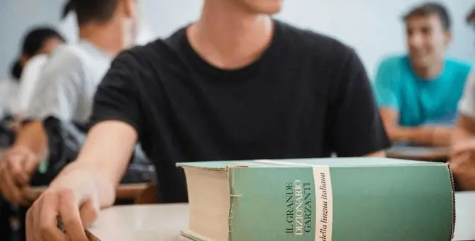 Maturità, si cambia: addio alle tre buste dell’orale e torna il tema di storia