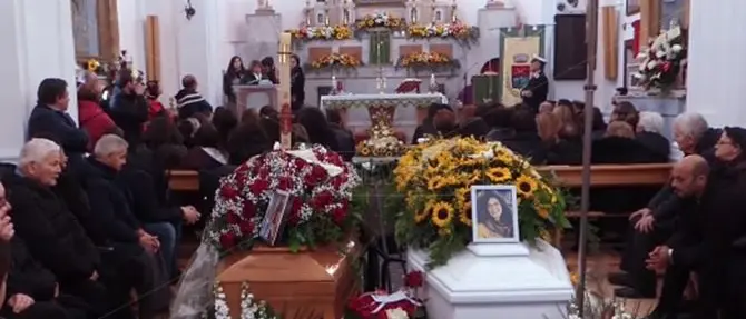 Insieme per sempre, a Drapia l'ultimo saluto a madre e figlia morte