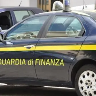 Frode fiscale nel Cosentino, sospesi 5 commercialisti e sequestri per 3 milioni di euro