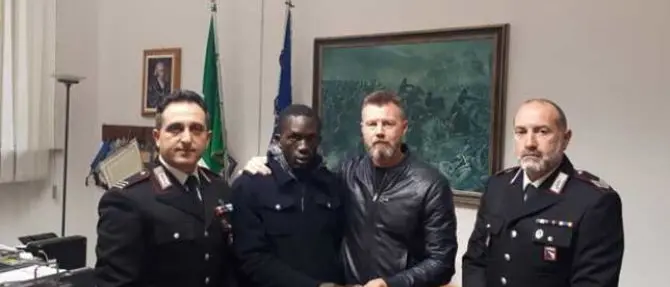 Parma, restituisce un rolex trovato per terra e viene assunto