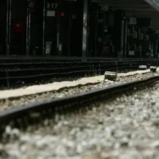Tragedia a Reggio, uomo travolto e ucciso da un treno in corsa
