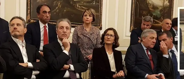 Fi, la scissione è servita: e in Campania all'investitura di Caldoro spunta anche Abramo