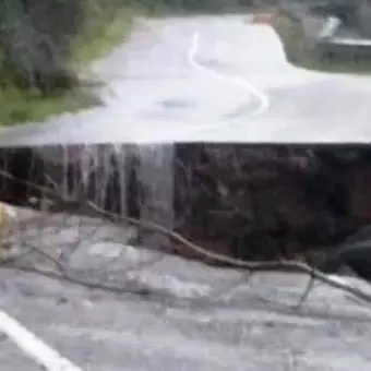 La pioggia incessante “abbatte” una strada, frana la Monasterace-Serra San Bruno