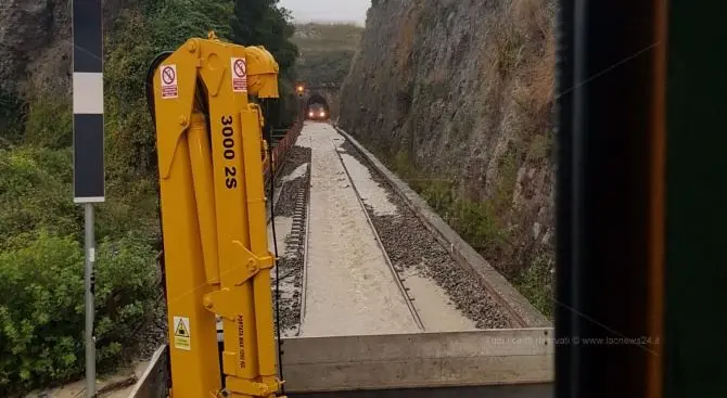 Treno rimane bloccato in galleria a causa del nubifragio