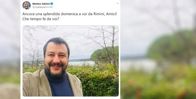 La gaffe di Salvini sui social: «Qui è bello, che tempo fa da voi?»