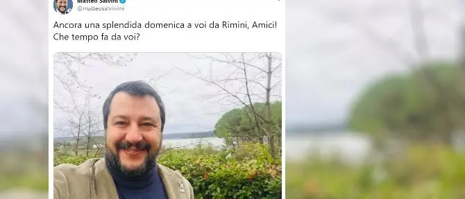 La gaffe di Salvini sui social: «Qui è bello, che tempo fa da voi?»