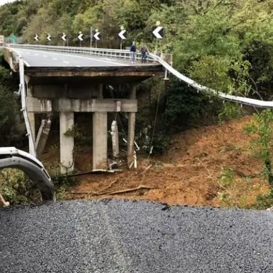 Maltempo, crolla viadotto lungo la Torino-Savona