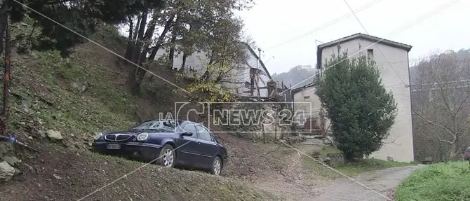 Maltempo, il torrente fa paura: due famiglie evacuate a Cosenza