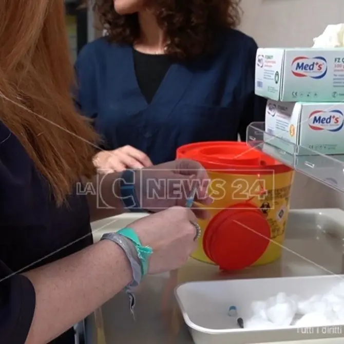 Un ambulatorio per le vaccinazioni all'università di Catanzaro