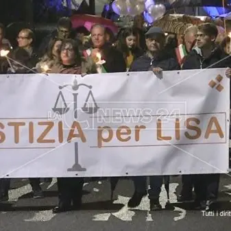 Rose, in marcia sotto la pioggia chiedendo giustizia per Lisa Gabriele