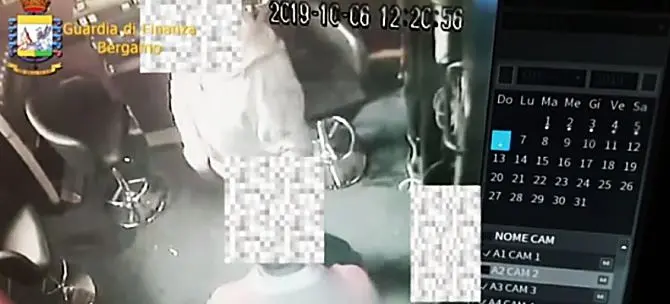 Picchiato e sequestrato per 12mila euro di debiti, arrestati a Bergamo due fratelli calabresi