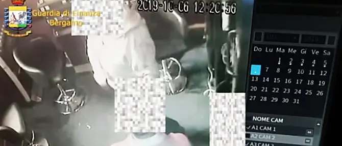 Picchiato e sequestrato per 12mila euro di debiti, arrestati a Bergamo due fratelli calabresi