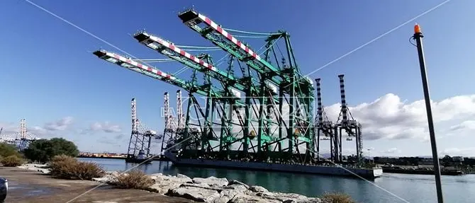 Le gru più grandi al mondo arrivano al porto di Gioia Tauro