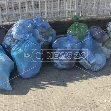 Non ci sono più discariche e la raccolta è ferma. Anche nella provincia di Cosenza è caos rifiuti