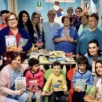 Vibo, il reparto di Pediatria si riempie di libri: è il dono di tante famiglie