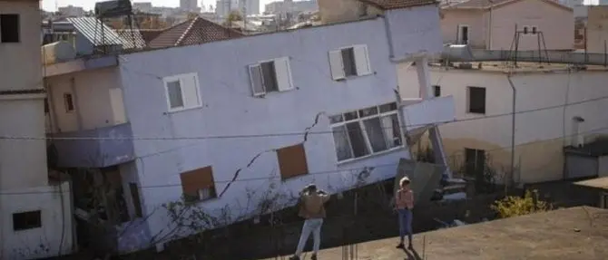 Terremoto Albania, sale il drammatico bilancio: 15 morti e 600 feriti