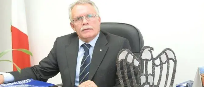 Il presidente-navigator cerca un addetto stampa che sappia scrivere e cucinare