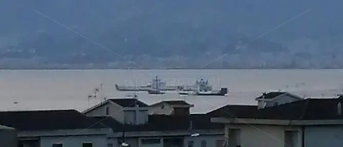 Fiamme su un traghetto in viaggio tra Reggio e Messina, in salvo i 22 passeggeri