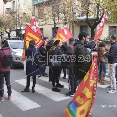 Vertenza Seatt, Cotticelli vola dal ministro. I lavoratori sospendono il blocco del traffico