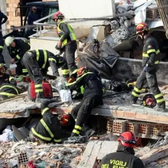 Terremoto in Albania, tra i 39 morti anche 4 bambini. Lutto in casa del premier