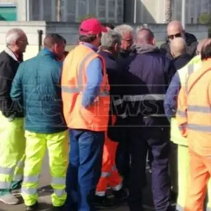 Caos rifiuti, sindaci sul piede di guerra a Gioia: solo quattro comuni potranno conferire