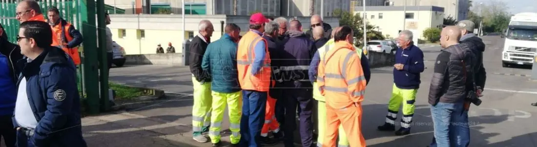 Caos rifiuti, sindaci sul piede di guerra a Gioia: solo quattro comuni potranno conferire