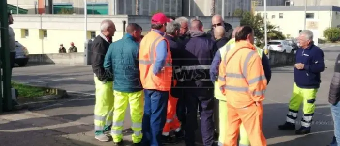 Caos rifiuti, sindaci sul piede di guerra a Gioia: solo quattro comuni potranno conferire