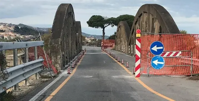 Trebisacce, dopo mesi di attesa riapre il ponte sul Saraceno