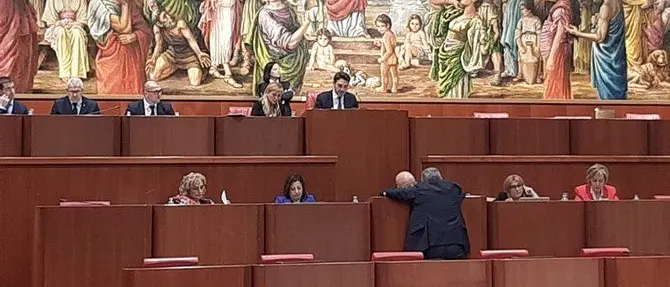 Consiglio paralizzato, Oliverio non riesce ad approvare neppure il “default”