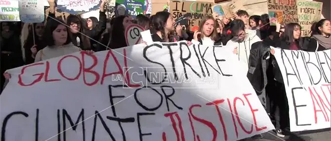 Fridays for Future a Catanzaro, studenti in piazza per il clima