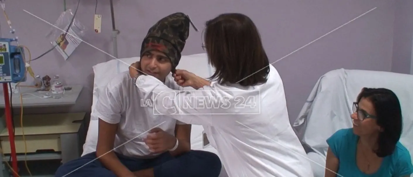 La Congrega degli scapigliati porta un sorriso tra i piccoli malati oncologici