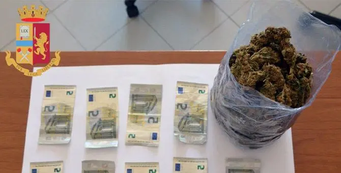 Girava con uno zaino pieno di marijuana, arrestato 19enne