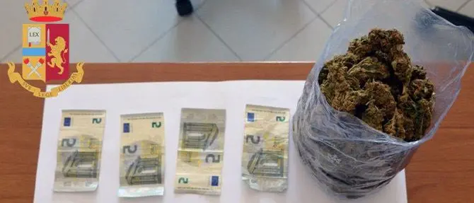 Girava con uno zaino pieno di marijuana, arrestato 19enne
