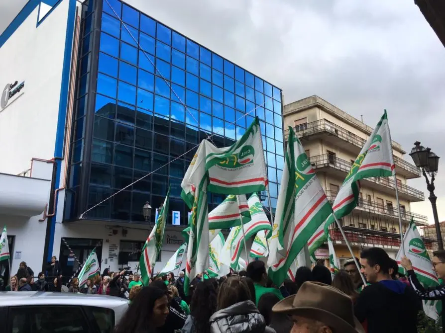 Siderno, studio radiologico in protesta: «Senza stipendio da cinque mesi»
