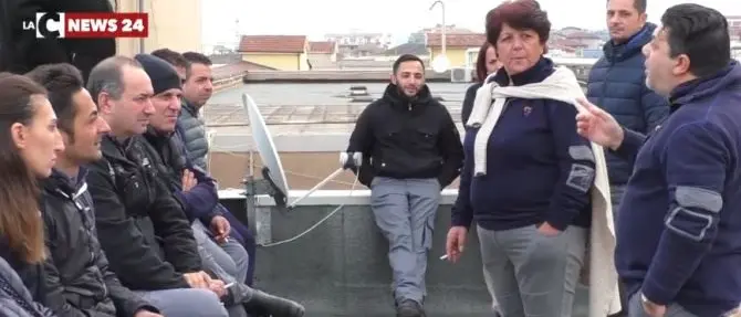 L'Asp non ha soldi e le aziende non pagano gli operai: proteste sui tetti