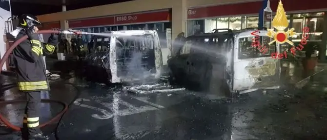 Paura per i tifosi della Reggina, in fiamme minibus sul quale viaggiavano