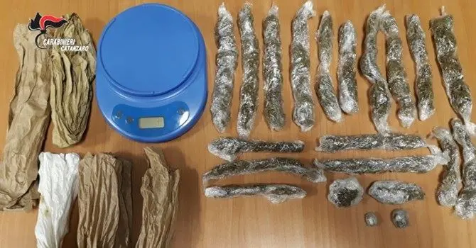 Lamezia, spaccio di droga in pieno centro: arrestato 60enne