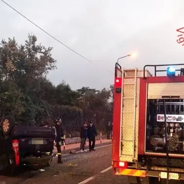 Borgia, perde il controllo dell'auto che si ribalta sulla provinciale