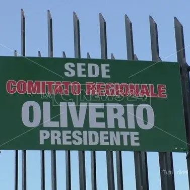 Oliverio a Lamezia fa la voce grossa ma in sala mancano i big del Pd