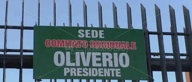 Oliverio a Lamezia fa la voce grossa ma in sala mancano i big del Pd