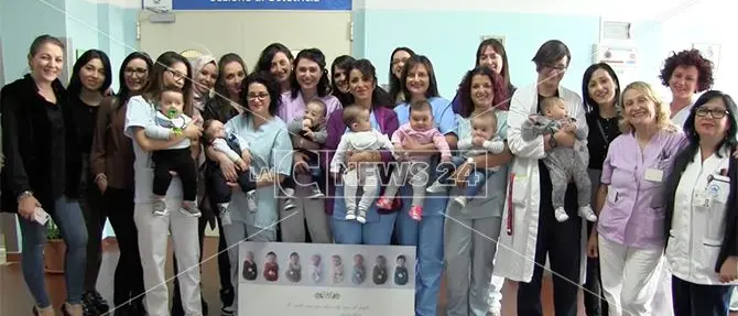 Gli 8 bebè nati in una notte tornano al Pugliese grazie a una fotografa catanzarese