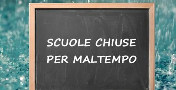 Maltempo, rischio nubifragi in Calabria. Scuole chiuse in diversi comuni: ecco quali