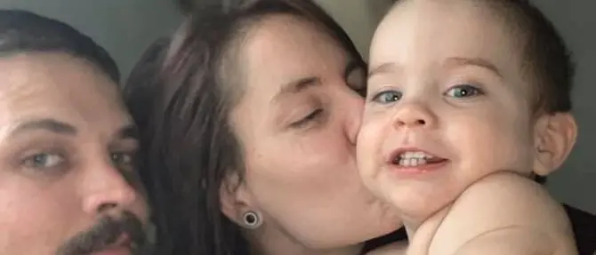 Bimbo entra nella casa in fiamme per salvare il cane, trovati morti l'uno accanto all'altro