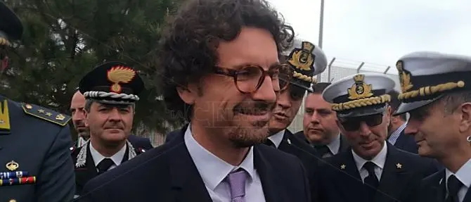 L'ex ministro Toninelli torna in Calabria: tappa a Vibo e Gioia Tauro