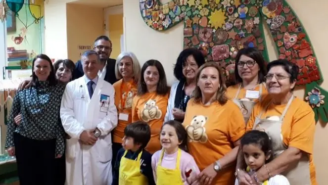 Cosenza, con la ceramica i piccoli pazienti oncologici creano “l’Amico gigante”