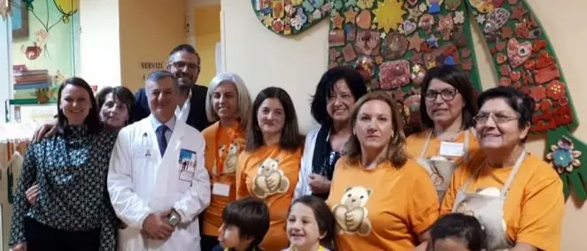 Cosenza, con la ceramica i piccoli pazienti oncologici creano “l’Amico gigante”