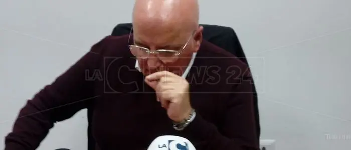 Passo indietro di Oliverio in cambio della testa di Callipo e Aiello ma è l’alibi per uscire dal Pd