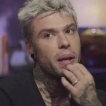 Fedez e la confessione choc in tv: «Rischio la sclerosi multipla»